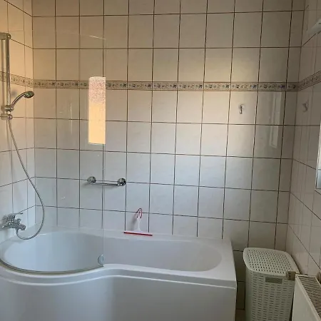 Cozy - 2 Br, Spacious Kitchen, Balcony, Location *