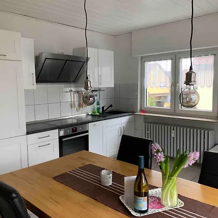 Apartament Cozy - 2 Br, Spacious Kitchen, Balcony, Location Hemsbach